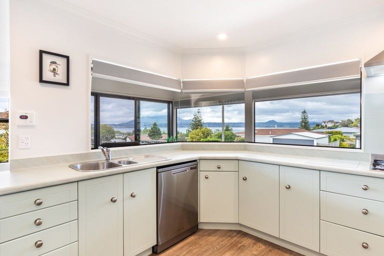 Photo of property in 4 Shera Street, Acacia Bay, Taupo, 3330