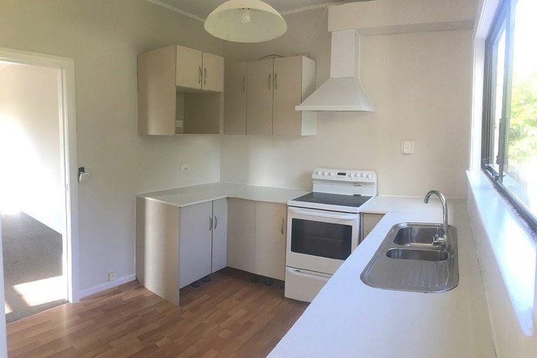 Photo of property in 13 Westwell Road, Belmont, Auckland, 0622