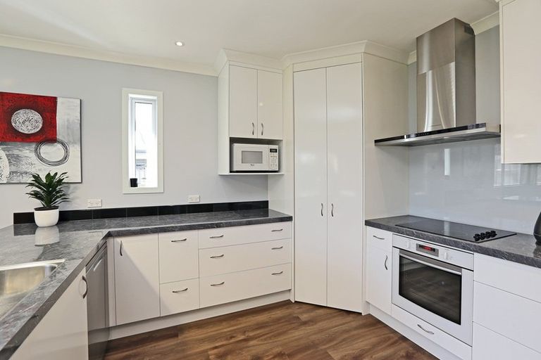 Photo of property in 16 Milford Place, Poraiti, Napier, 4112