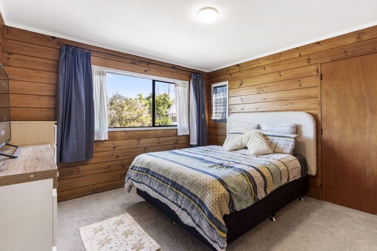 Photo of property in 2/24 Thalia Place, Totara Vale, Auckland, 0629