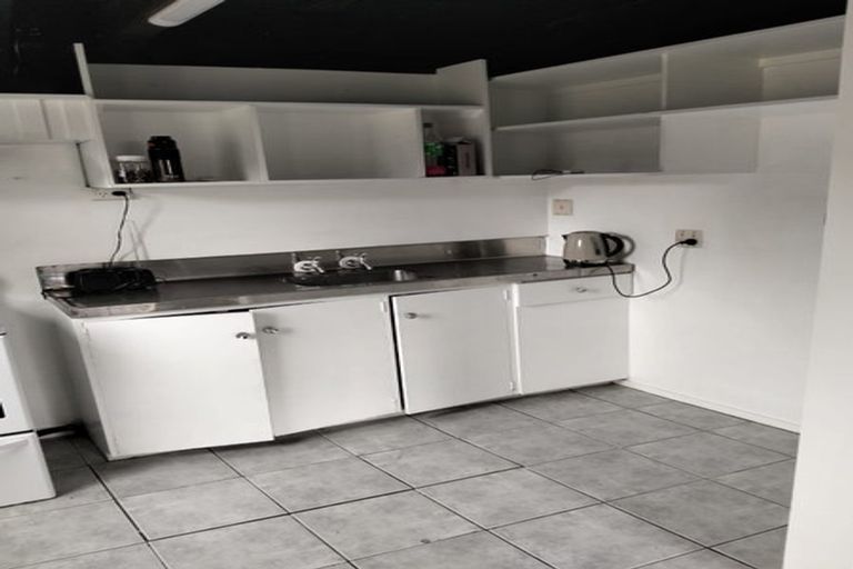 Photo of property in 112 Akaroa Drive, Maupuia, Wellington, 6022