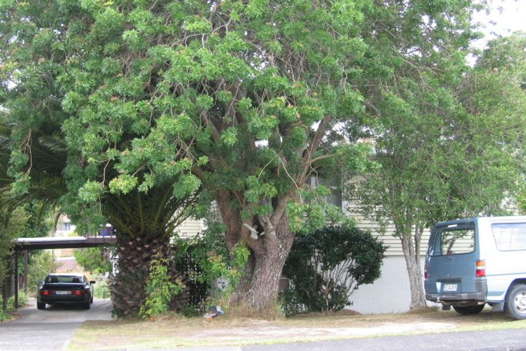 Photo of property in 83 Tramway Road, Beach Haven, Auckland, 0626