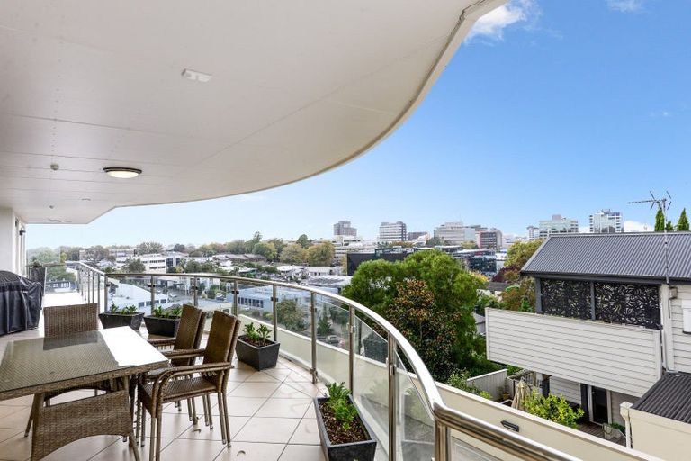 Photo of property in 40d Thackeray Street, Hamilton Lake, Hamilton, 3204