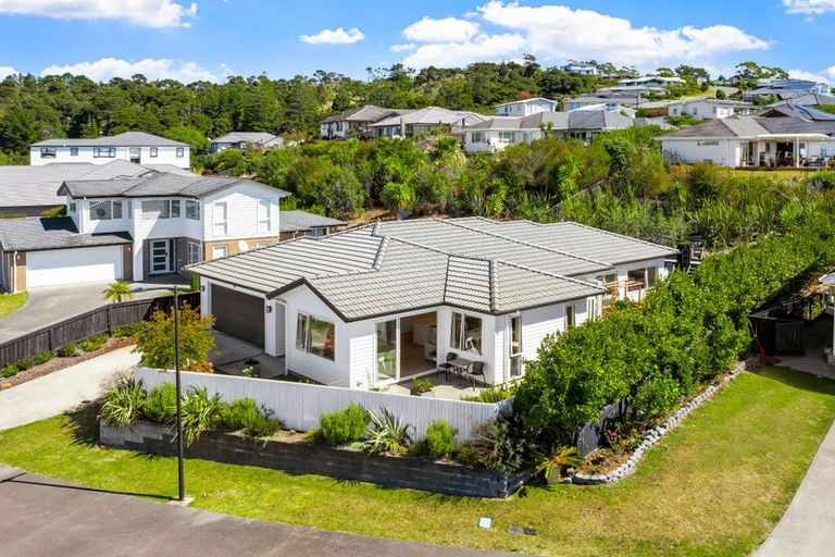 Photo of property in 9 Tirohanga Crescent, Stanmore Bay, Whangaparaoa, 0932