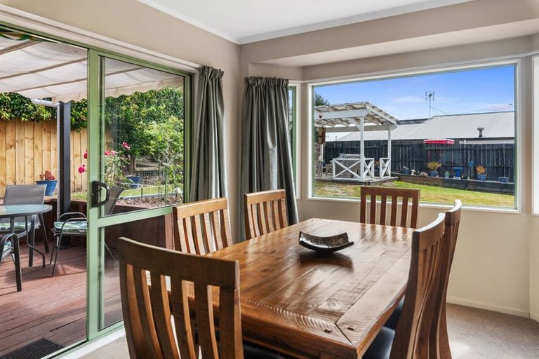 Photo of property in 2/883 East Coast Road, Northcross, Auckland, 0632