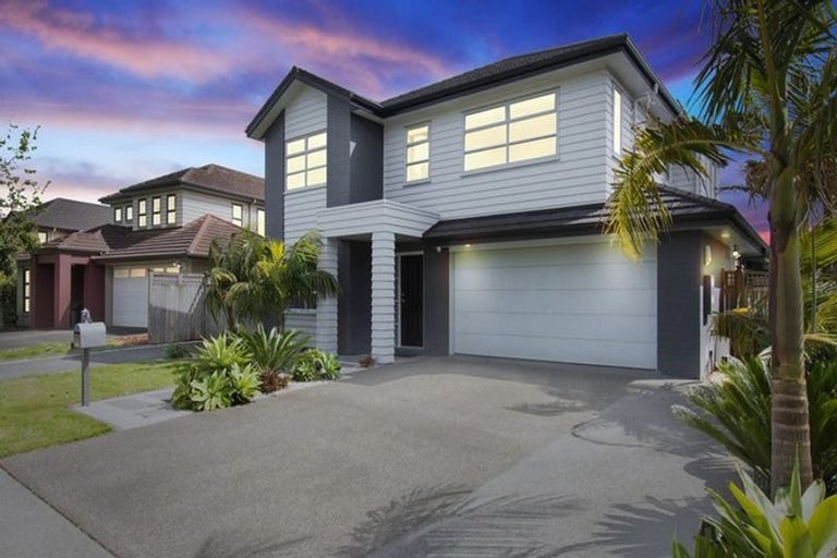 Photo of property in 17 Turnberry Drive, Wattle Downs, Auckland, 2103