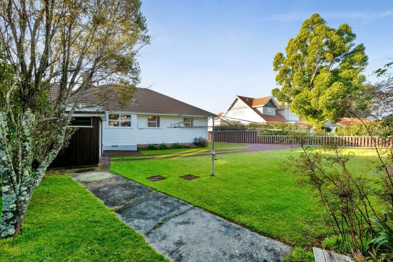Photo of property in 16 Glen Almond Street, New Plymouth, 4310