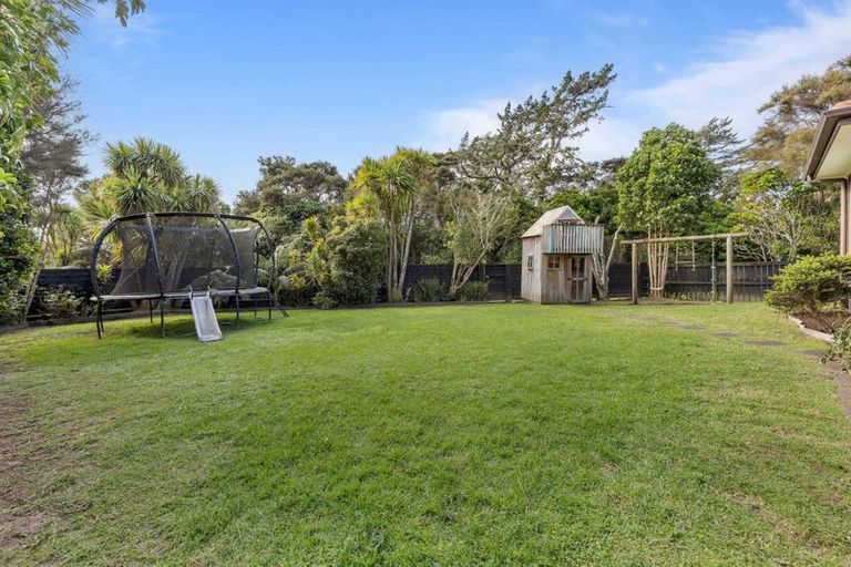 Photo of property in 16 Monkton Close, Greenhithe, Auckland, 0632