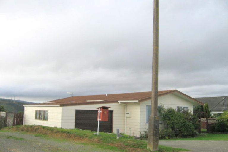 Photo of property in 4 Maraval Crescent, Grenada Village, Wellington, 6037