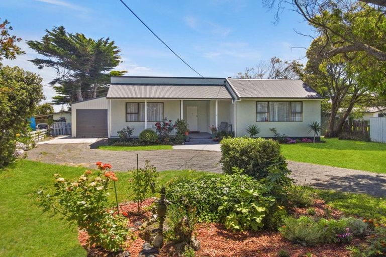 Photo of property in 9 Waitai Street, Castlecliff, Whanganui, 4501