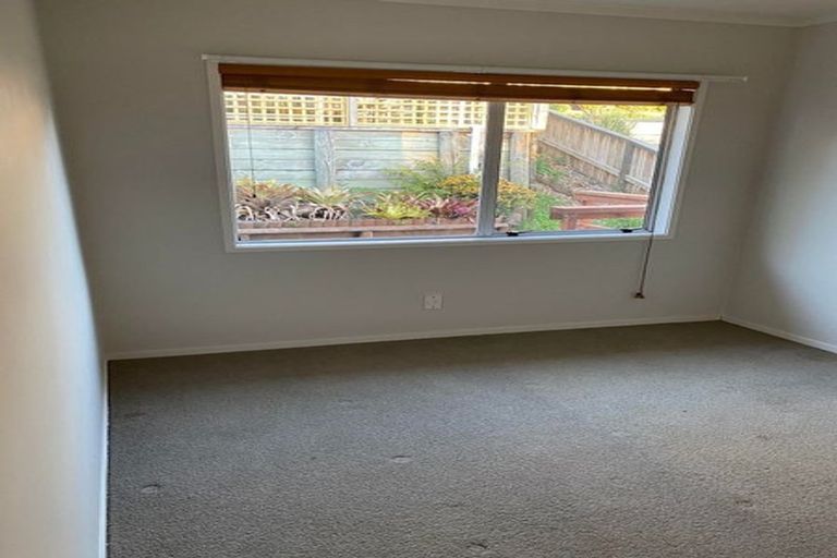 Photo of property in 70 Robbies Road, Shelly Park, Auckland, 2014