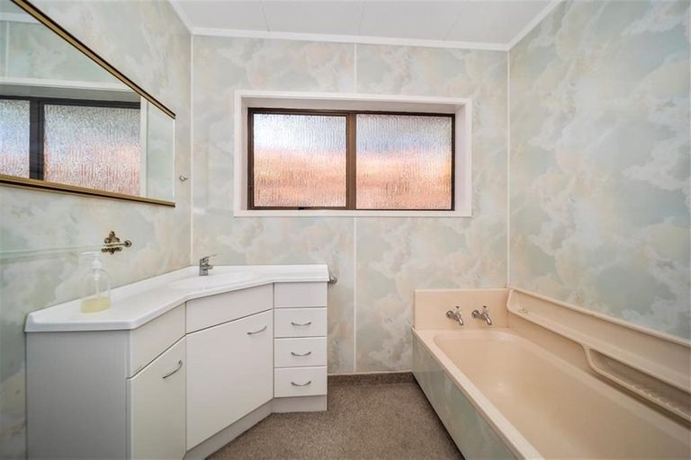 Photo of property in 162 Heta Road, Highlands Park, New Plymouth, 4312