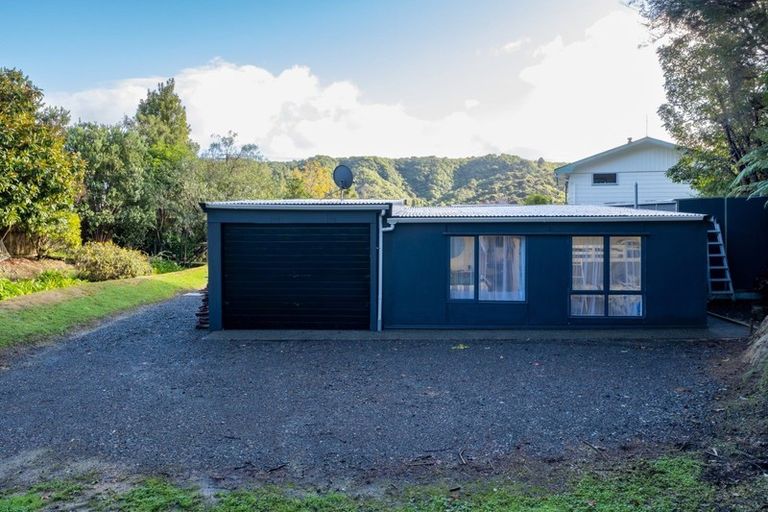 Photo of property in 69 Milton Terrace, Picton, 7220