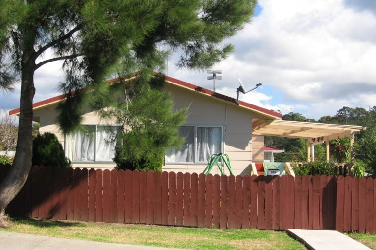 Photo of property in 2/20 Starforth Place, Henderson, Auckland, 0612