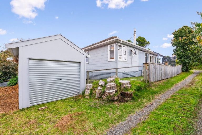 Photo of property in 105 Seaview Road, Paraparaumu Beach, Paraparaumu, 5032
