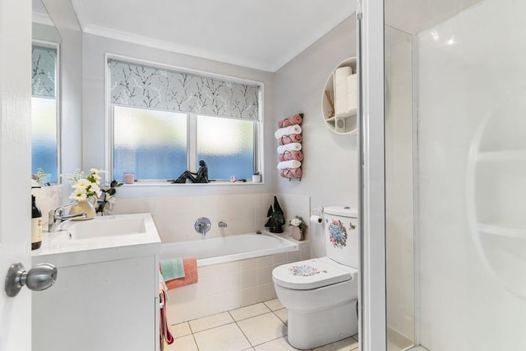 Photo of property in 11 Gendo Avenue, Henderson, Auckland, 0612