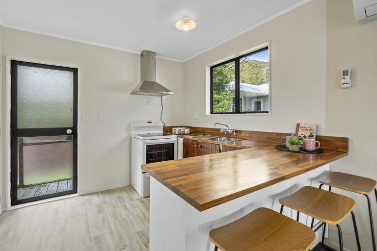 Photo of property in 1b Sunny Grove, Wainuiomata, Lower Hutt, 5014