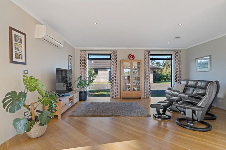 Photo of property in 69a Oraha Road, Kumeu, 0892