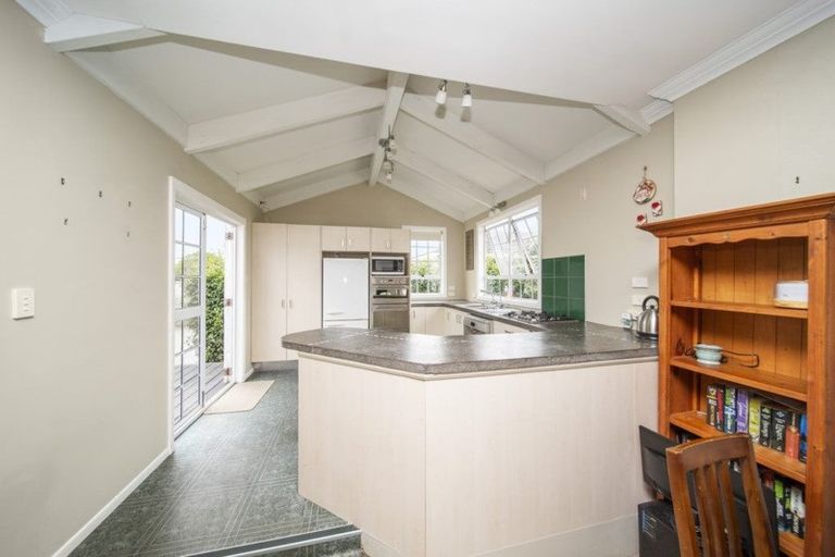 Photo of property in 7 Selwyn Street, Lower Vogeltown, New Plymouth, 4310