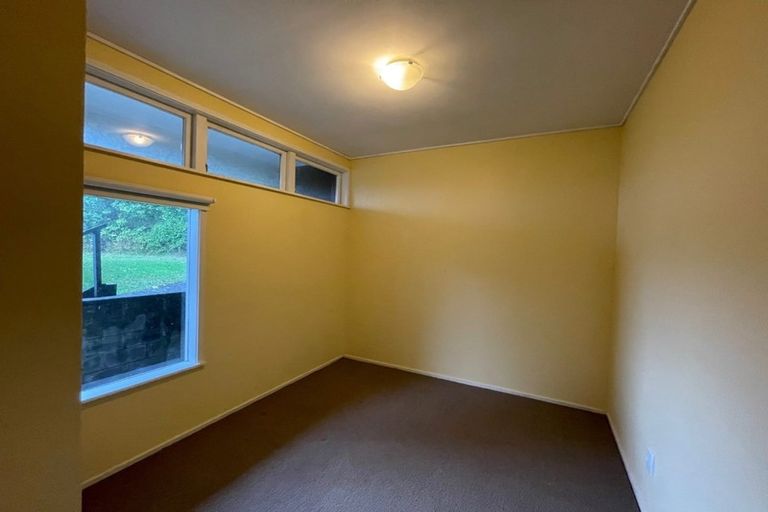 Photo of property in 17 Ellice Road, Totara Vale, Auckland, 0629