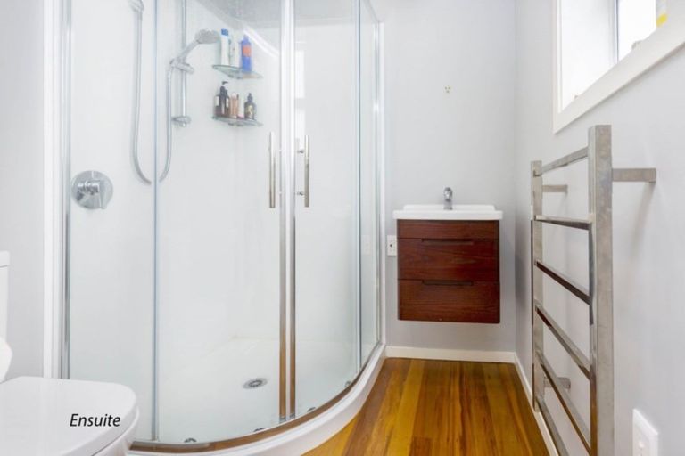 Photo of property in 64 Pinehaven Road, Pinehaven, Upper Hutt, 5019