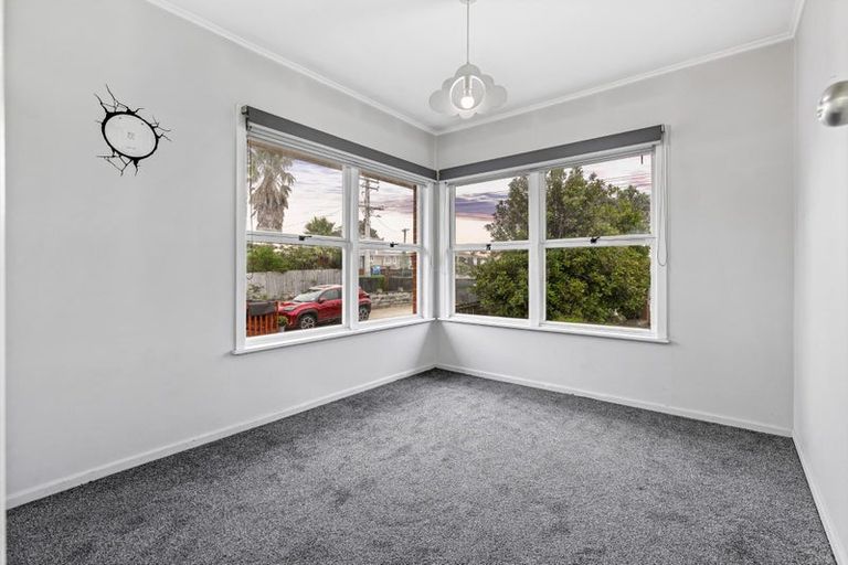 Photo of property in 41 Royal Road, Massey, Auckland, 0614