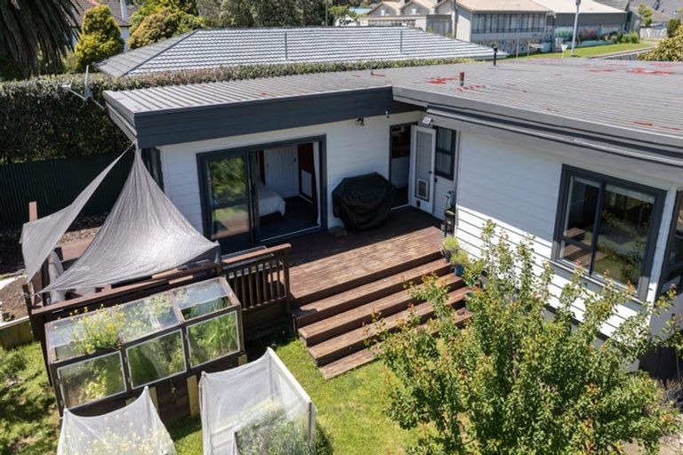 Photo of property in 40 Kapiti Crescent, Titahi Bay, Porirua, 5022