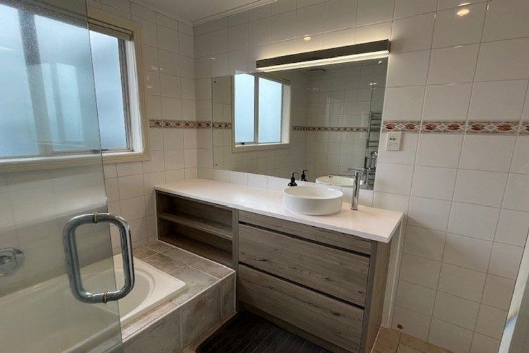 Photo of property in 48 The Esplanade, Eastern Beach, Auckland, 2012