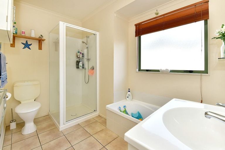 Photo of property in 3/18 Ocean View Road, Hatfields Beach, Orewa, 0931