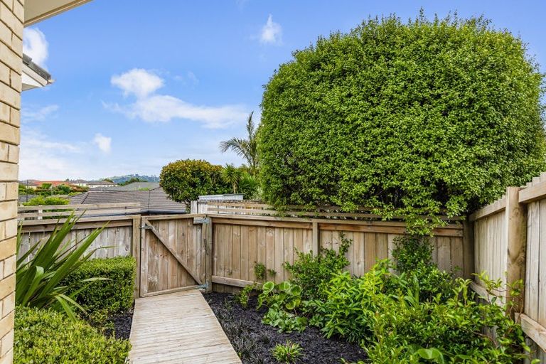 Photo of property in 23 Henry Partington Place, Greenhithe, Auckland, 0632