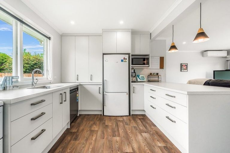 Photo of property in 6a Te Uruhi Grove, Paraparaumu, 5032