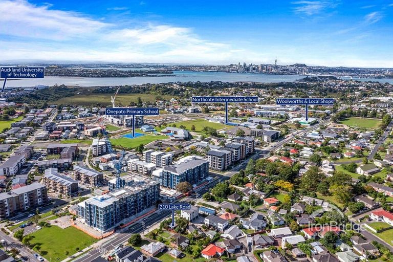 Photo of property in 210 Lake Road, Northcote, Auckland, 0627