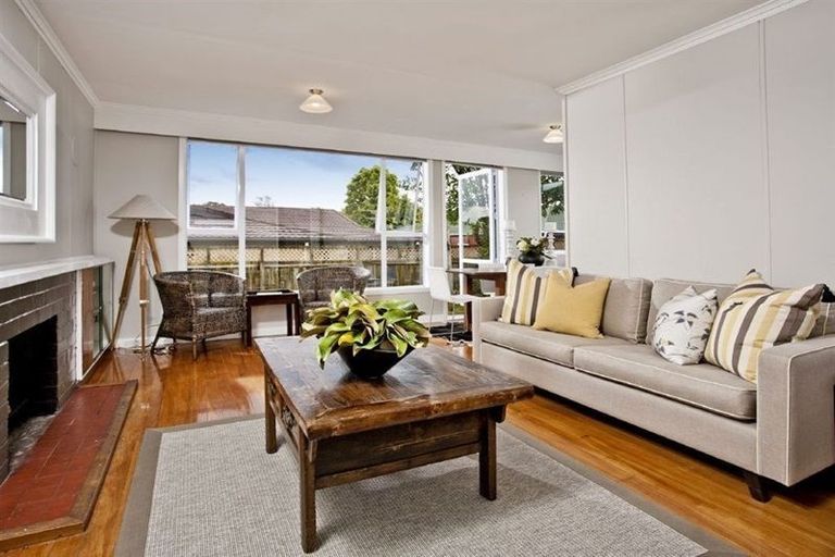 Photo of property in 1/41 Shakespeare Road, Milford, Auckland, 0620