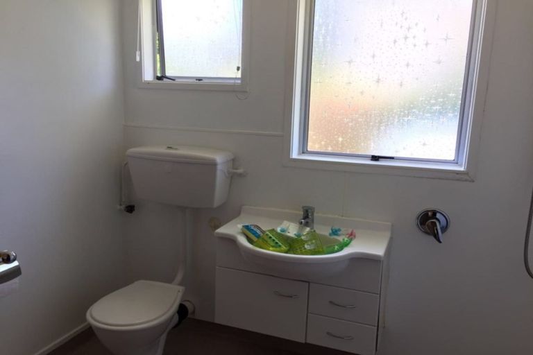 Photo of property in 3 Lavery Place, Sunnynook, Auckland, 0632