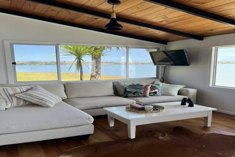 Photo of property in 155 Torkar Road, Clarks Beach, 2122