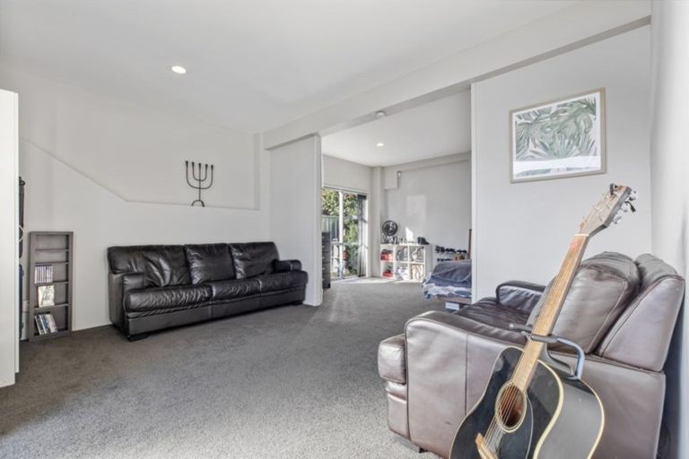 Photo of property in 63 Simpson Road, Ranui, Auckland, 0612