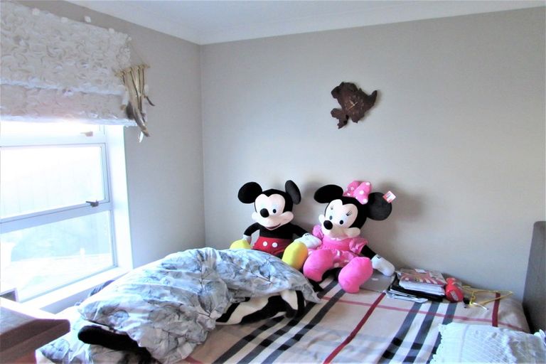 Photo of property in 15 Speldhurst Grove, Stokes Valley, Lower Hutt, 5019