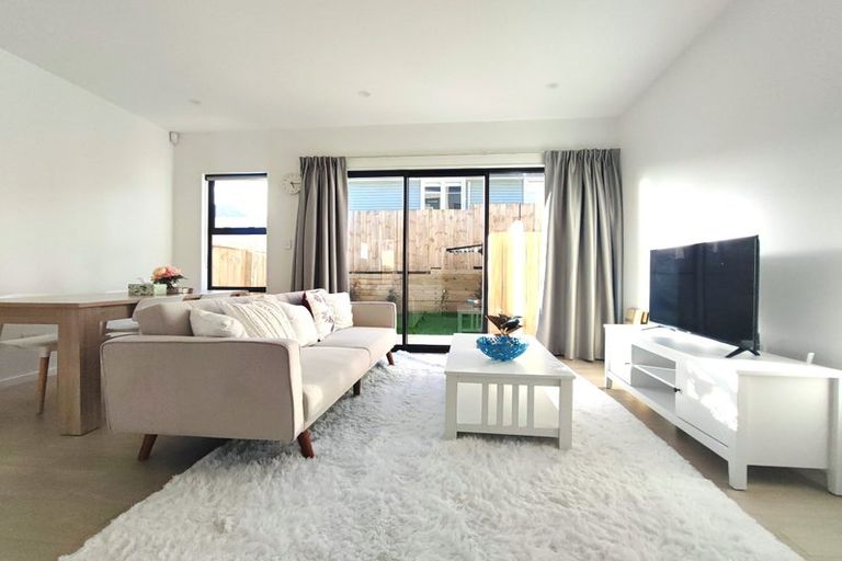 Photo of property in 1/25 Abbotleigh Avenue, Te Atatu Peninsula, Auckland, 0610