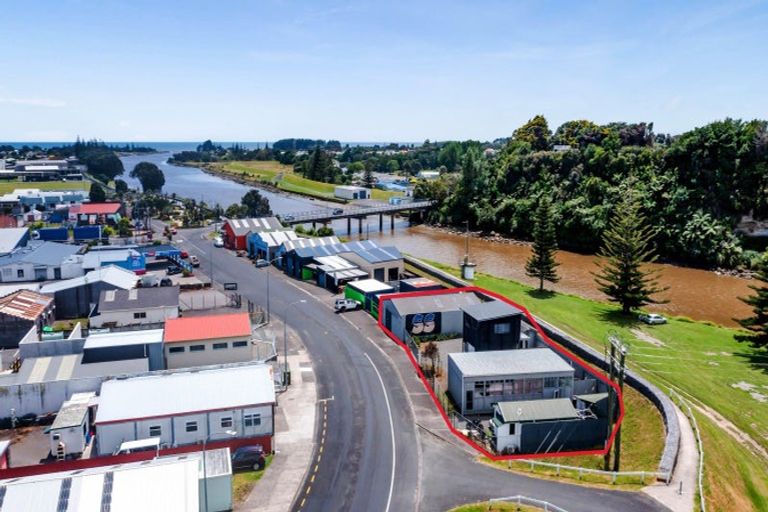 Photo of property in 14 West Quay, Waitara, 4320