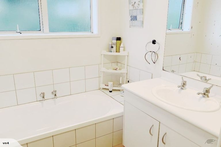 Photo of property in 9 Burnside Court, Rosedale, Auckland, 0632