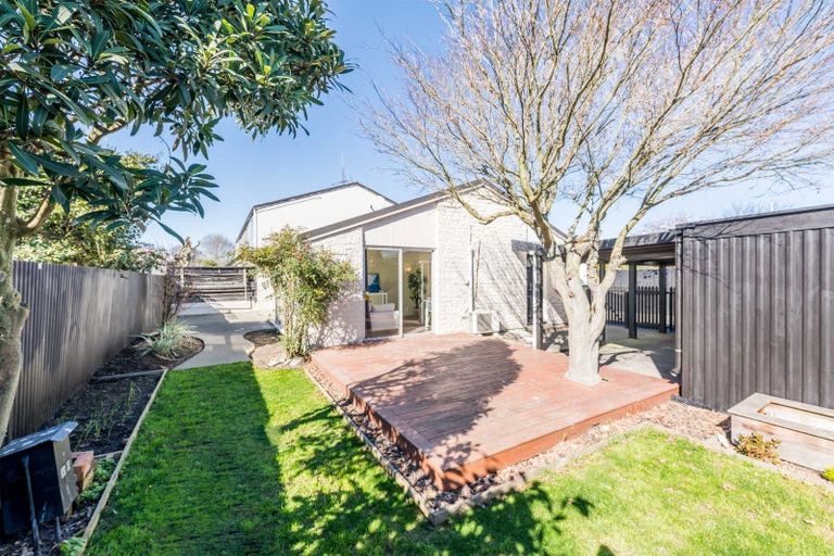 Photo of property in 2/30a Nortons Road, Avonhead, Christchurch, 8042