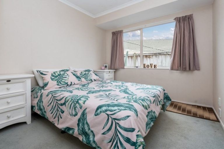 Photo of property in 22 Montecito Place, Golflands, Auckland, 2013