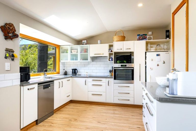 Photo of property in 19 Mccormicks Road, Whatamango Bay, Picton, 7281