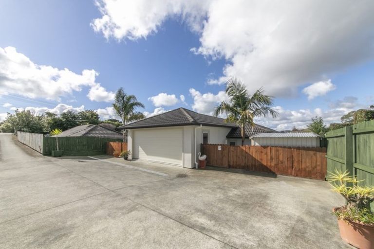 Photo of property in 87c Triangle Road, Massey, Auckland, 0614