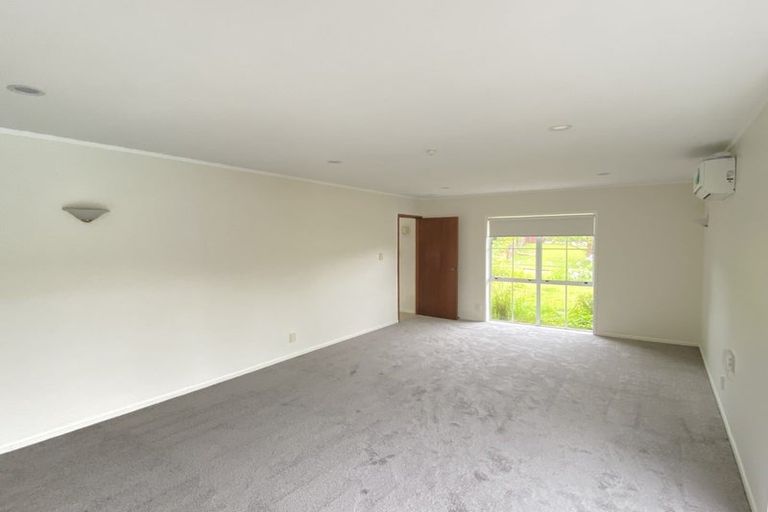 Photo of property in 130 Chelsea View Drive, Chatswood, Auckland, 0626
