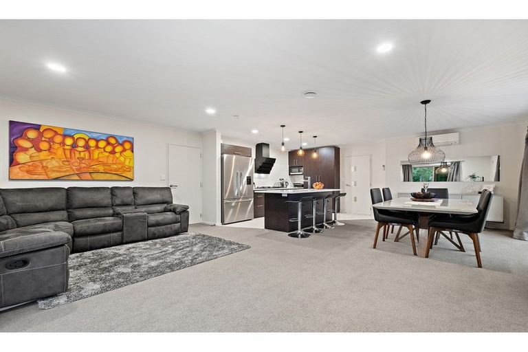 Photo of property in 15 Little Oaks Drive, Yaldhurst, Christchurch, 8042