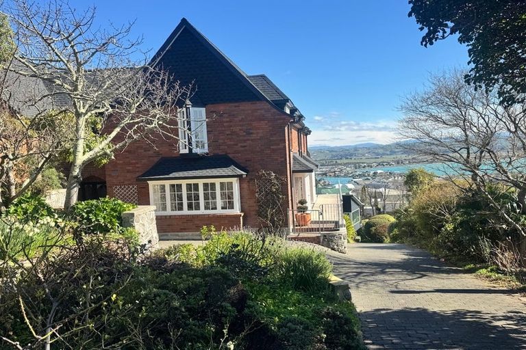 Photo of property in 14 Roslyn Road, Bluff Hill, Napier, 4110