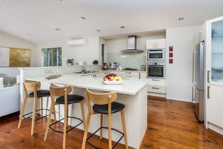 Photo of property in 19 Valerie Crescent, Okura, Albany, 0792