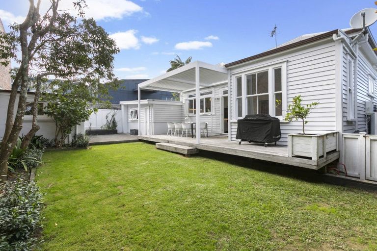 Photo of property in 2 Kawerau Avenue, Devonport, Auckland, 0624