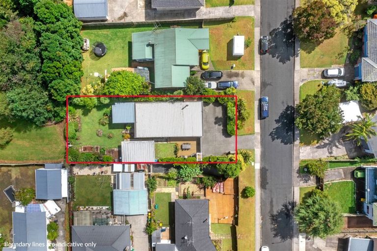Photo of property in 32 Lynden Avenue, Hillcrest, Auckland, 0627